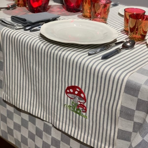 MUSHROOM "TOADSTOOL" - EMBROIDERED TABLERUNNER 蘑菇伞 - 刺绣垂落式餐垫