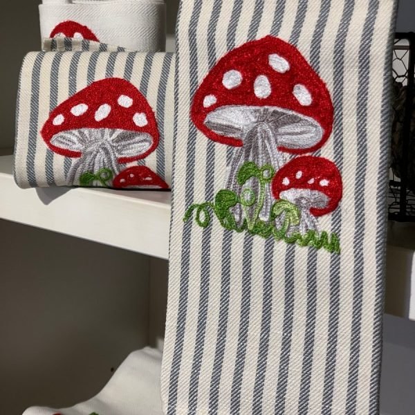MUSHROOM "TOADSTOOL" - EMBROIDERED KITCHEN TOWEL“蘑菇伞 - 刺绣厨房毛巾