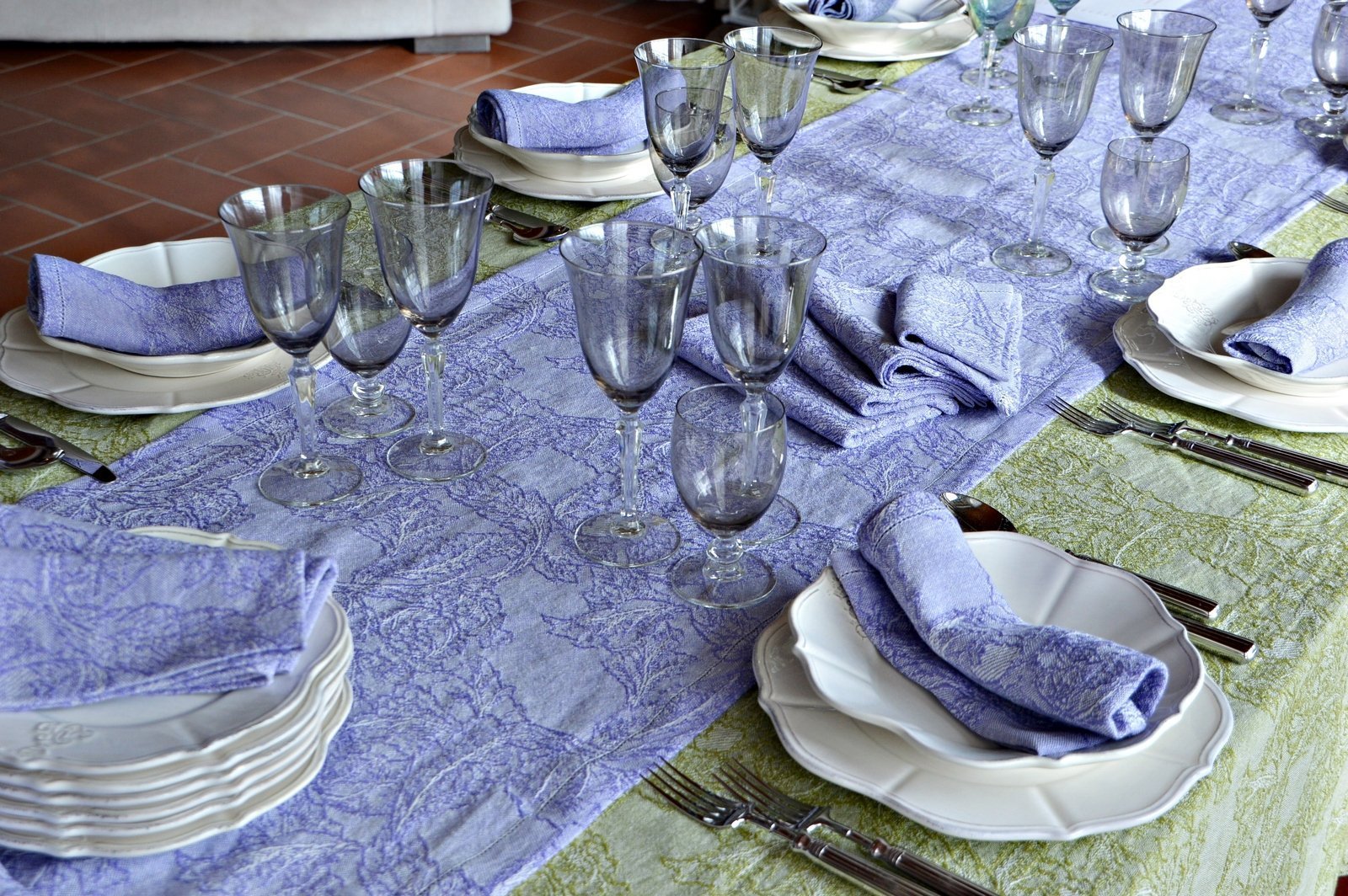 BURRACO – TABELRUNNER垂落式餐垫