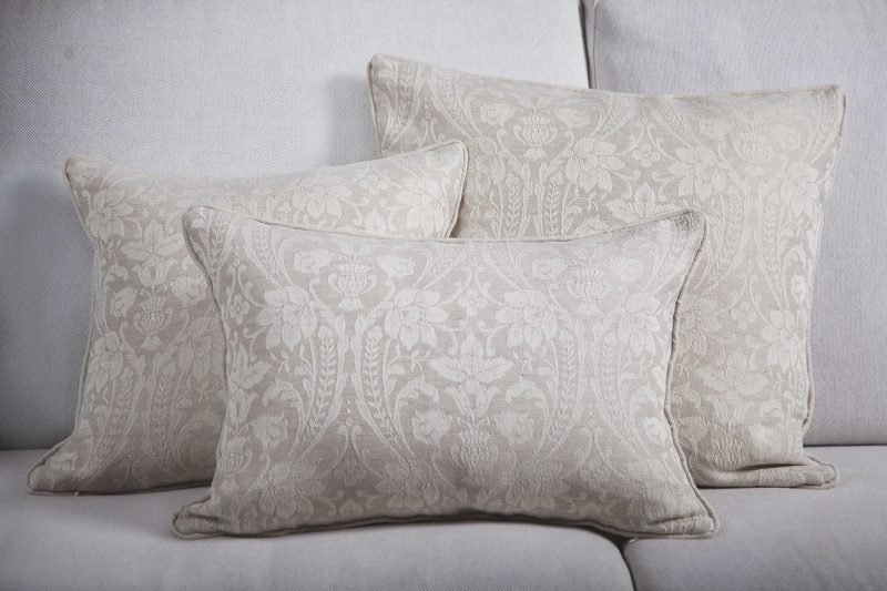 DONNA DI COPPE 30X50 – CUSHIONS圣杯王后 60X60 – 靠垫 - immagine 5
