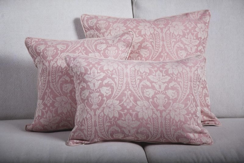DONNA DI COPPE 30X50 – CUSHIONS圣杯王后 60X60 – 靠垫 - immagine 4