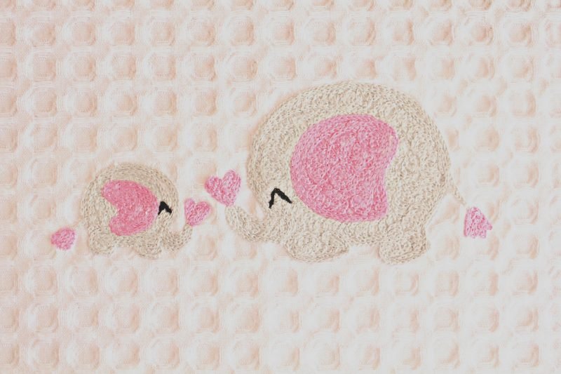 BATHROBE EMBROIDERED 3-5 YEARS绣花浴袍 3-5岁 - immagine 5