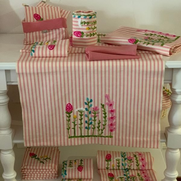 SPRING FLOWERS - EMBROIDERED TABLERUNNER春季花卉系列-刺绣垂落式桌盖