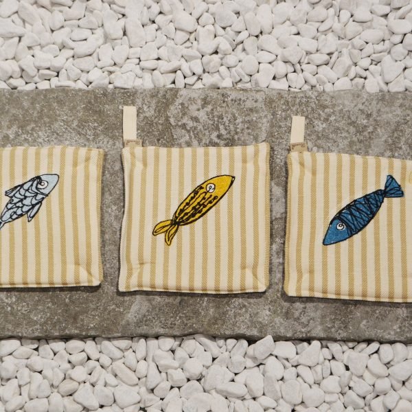 POT HOLDER WITH COLORED FISH EMBROIDERY彩色鱼类 - 刺绣隔热垫