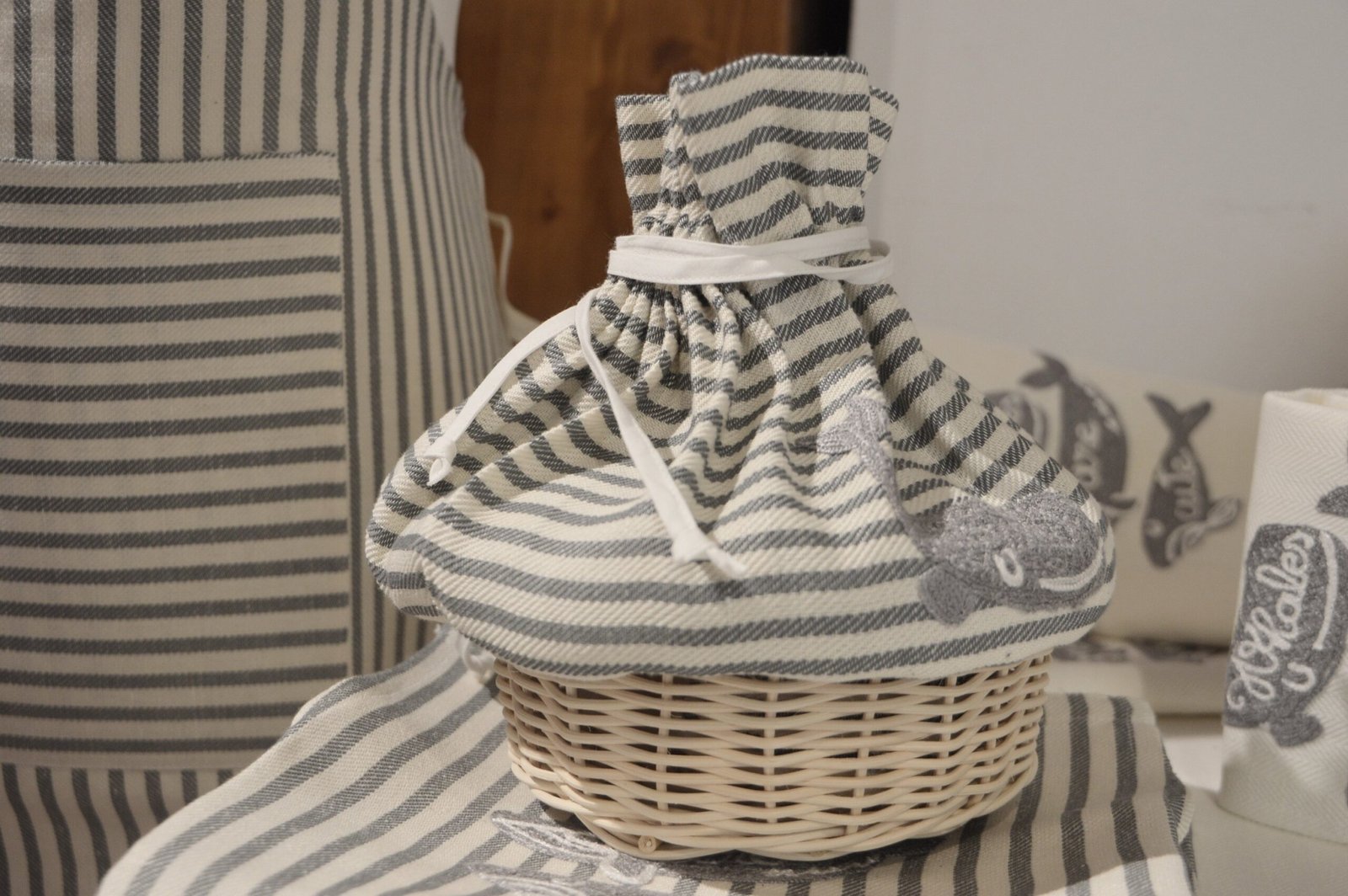 BREAD BASKET - WHALE鲸鱼 – 面包篮 - immagine 3