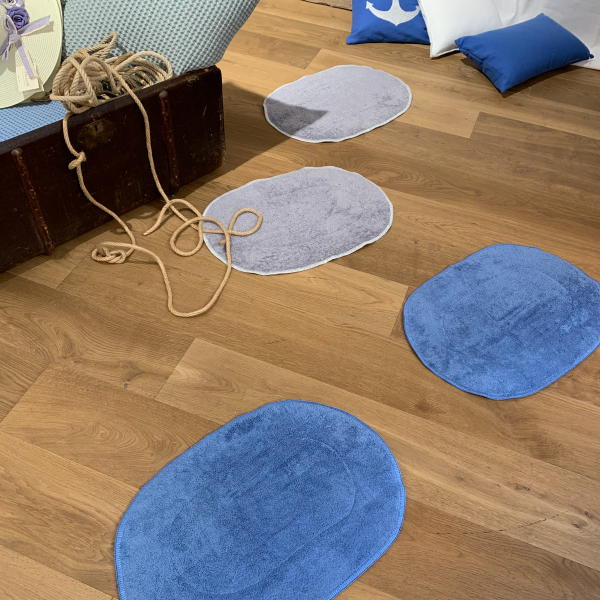 TERRY BATHMAT WITH "PUNTO SIENA" 包边特里布浴室脚垫,使用锡耶纳针法包边
