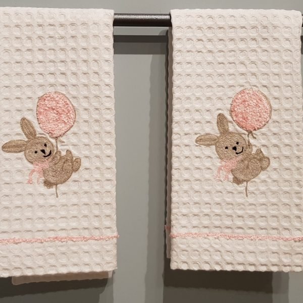 BUNNY WITH PINK BALLOON - GUEST TOWEL擦手巾- 兔子和粉色气球